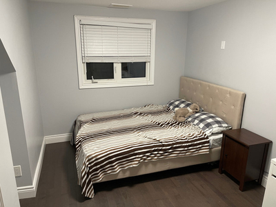 Large bedroom near Yorkdale mall