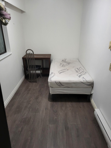 Private room in North Burnaby close to downtown
