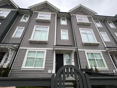 Surrey Pet Friendly Townhouse For Rent | 4 Bedroom 3 Bathroom Townhome