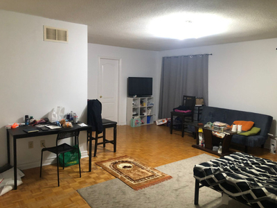 One Giant Master Bedroom For Rent - Eglinton AVE & Creditview