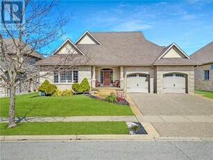 27 Black Maple Crescent Kitchener, ON N2P 2W8