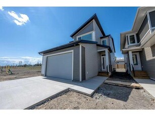 House For Sale In Kingsgate, Grande Prairie, Alberta