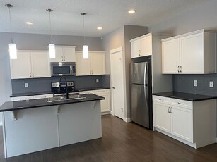 Edmonton Main Floor For Rent | Ambleside | Beautiful 3 Bed 2.5