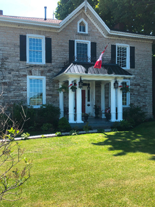 MAGNIFICENT 5 BED STONE HOME LOCATED BETWEEN OTTAWA AND KINGSTON