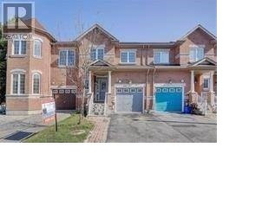 Three Bedrooms Townhome For Rent In Richmond Hill