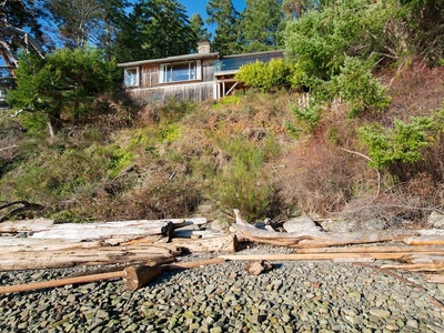 2 bedroom luxury Detached House for sale in Salt Spring Island, Canada