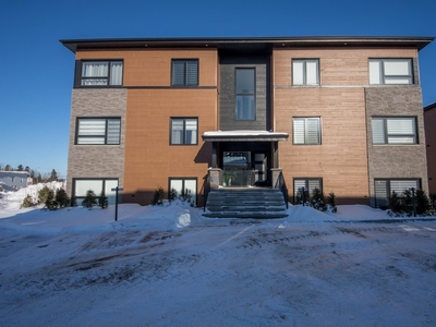 Condo/Apartment for sale, 100 Rue du Domaine-sur-le-Golf, Chicoutimi, QC G7H0N3, CA , in Saguenay, Canada