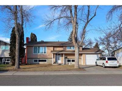 House For Sale In Crestwood, Medicine Hat, Alberta