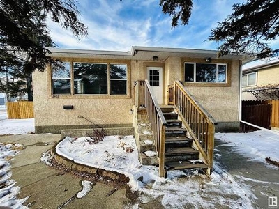 House For Sale In Delton, Edmonton, Alberta