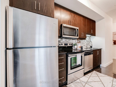 1 Bdrm Condo, Mins to Shopping and Transit! Parking + Balcony!