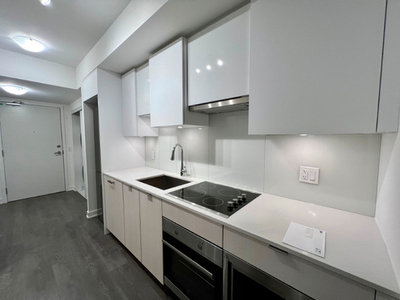 1BR+Den Furnished Luxury Condo at Yonge & Eglinton (Wifi incl.)