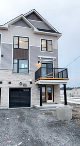 3 Bed 2 Bath Townhouse for Rent in Barrhaven - End Unit