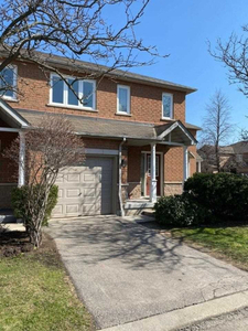 3 Bedrooms Entire Townhouse for Lease in Mississauga.