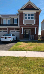 4 Bedroom End Unit Townhome For Lease In Kitchener