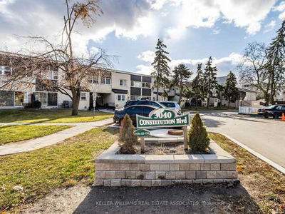 4BR 2WR Condo Townh... in Mississauga near Dundas/ Tomken