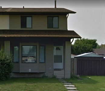 Airdrie Pet Friendly Duplex For Rent | Nice Three Bedroom close to