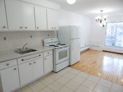AVAILABLE Now in Plateau 1-bedroom Apartment for $1225/month
