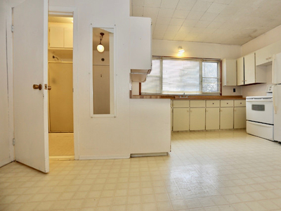 Bowmanville Ave, Studio Apartment for March 1
