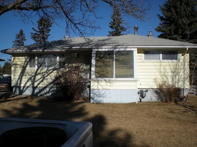 Calgary Pet Friendly Main Floor For Rent | Highwood | McNight blvd and 4th St