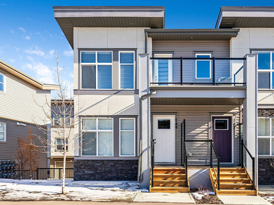 Calgary Pet Friendly Townhouse For Rent | Springbank Hill | Beautiful luxury in Springbank Hills