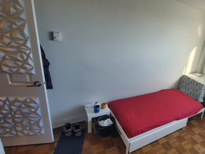 Downtown Furnished Shared Room near Subway Station