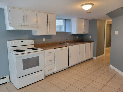 DOWNTOWN HALIFAX!! 4 BEDROOM AVAILABLE NOW!