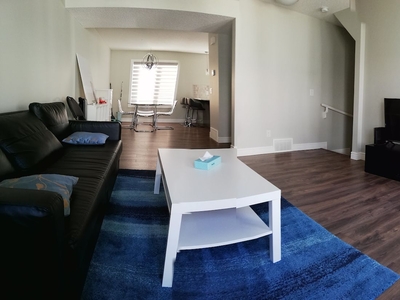 Edmonton Room For Rent For Rent | Bulyea Heights | Comfy Clean Townhouse in Bulyea