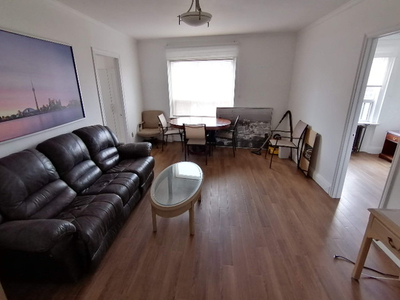 Furnished room in Male Shared Apt at Yonge & St Clair, Toronto