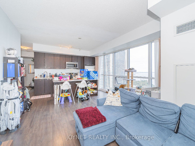 PRICE To SELL!!! 2 Bdrm Condo Unit - Parking/Locker Included!!