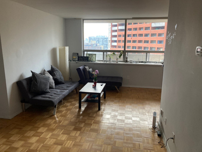 Private bedroom for rent (downtown Toronto)