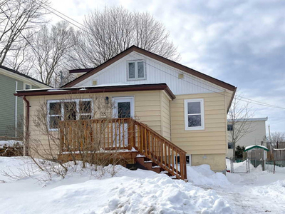 Rodney - Charming 5 Bedroom Home near downtown Dartmouth!