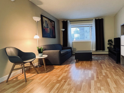 Room for Rent Bachelor Suite Location Location!! River Valley Do
