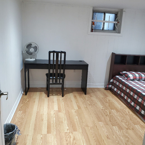 SEPARATE FURNISHED ROOM - $630 KENNEDY SUBWAY