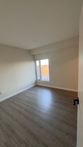 Shared room in 2 bedroom unit
