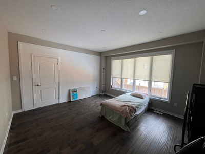 Spacious private room in Stoney Creek