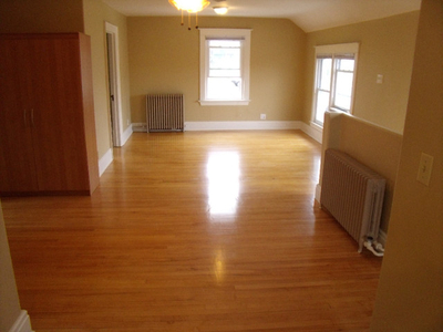 THOROLD EURO STYLE STUDENT LIVING 5 BEDROOM. DIRECT BUS TO BROCK