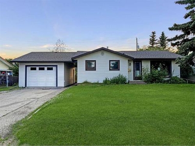 House For Sale In Avondale, Grande Prairie, Alberta