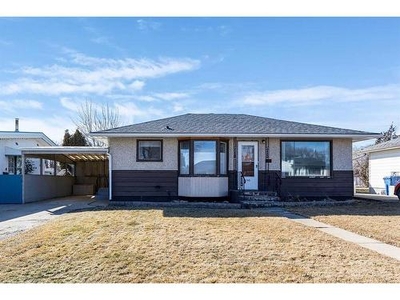 House For Sale In NW Crescent Heights, Medicine Hat, Alberta