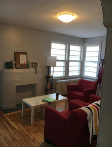 May 1-Super awesome 2 beds plus den near uOttawa,Market