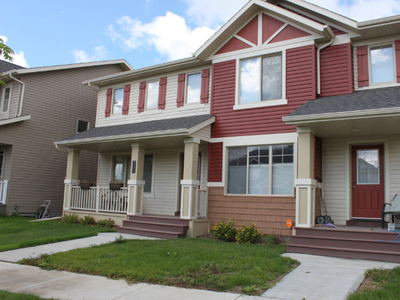 Semi-attached House in Harbour Landing May01/2024