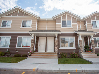 Townhome in Sylvan Lake 2 Bed, 2.5 bath