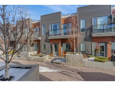 Townhouse For Sale In Parkhill, Calgary, Alberta