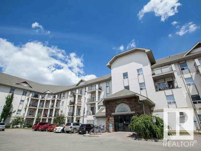 Well maintained 2 bedroom and 2 bath, TOP floor condo!