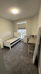 Calgary Room For Rent For Rent | Parkdale | one female roommate wanted, 1