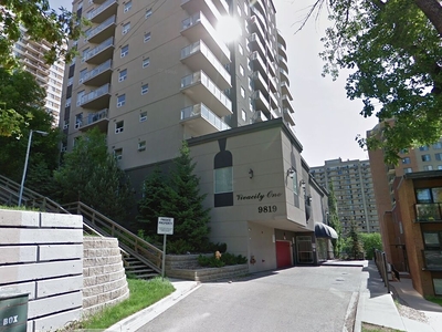 Edmonton Apartment For Rent | Downtown | 2 Bedroom + Den 2