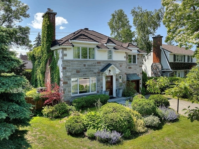 House for sale, 414 Av. Grenfell, in Mount Royal, Canada
