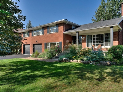 House for sale, 433 Av. Ellerton, in Mount Royal, Canada