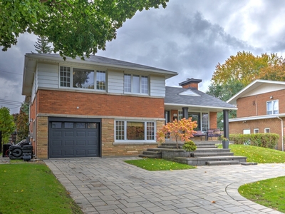 House for sale, 456 Av. Beverley, in Mount Royal, Canada
