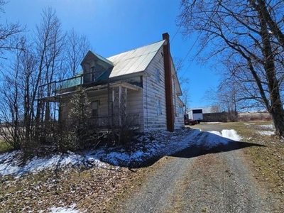 One-and-a-half-storey house for sale (Bas-Saint-Laurent)