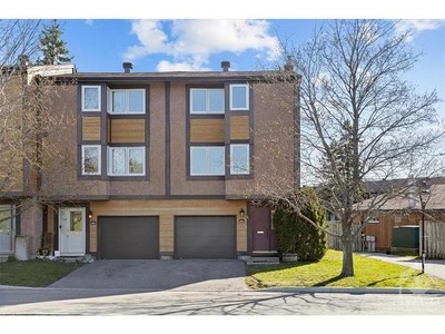 Townhouse For Sale In Hunt Club East - Western Community, Ottawa, Ontario